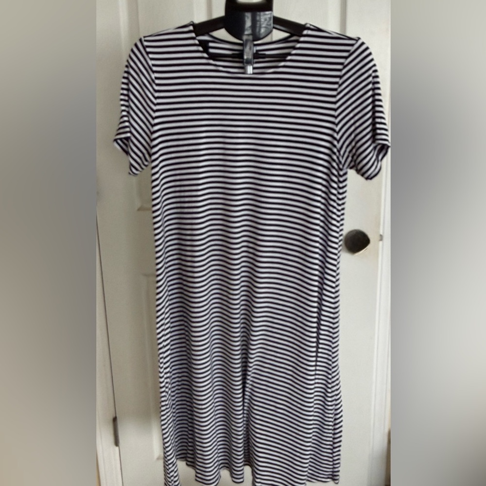 Old Navy Black and White Striped Dress